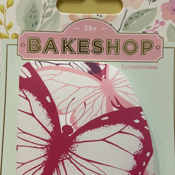 The Bakeshop Measuring Spoons & Spatula & Cookie Cutter Bundle - Picture 10 of 10